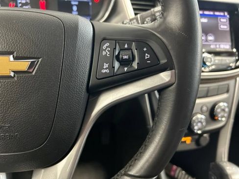Used 2021 Chevrolet Trax LT w/ LT Convenience Package AWD/4WD image 25