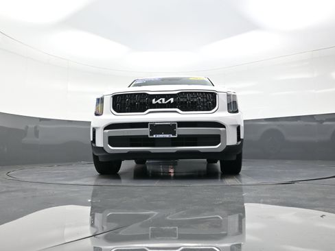 Used 2024 Kia Telluride EX w/ EX Captain's Chair Package image 10