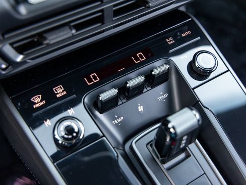 Certified 2024 Porsche 911 Targa 4S image 37