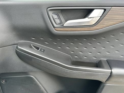 Used 2020 Ford Escape Titanium w/ Titanium Premium Package 2.0 AWD/4WD image 20