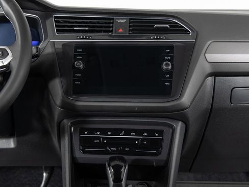 Used 2022 Volkswagen Tiguan SE AWD/4WD image 34