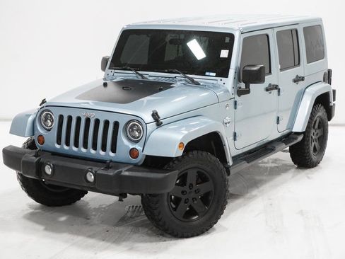 Used 2012 Jeep Wrangler Unlimited Sahara image 2