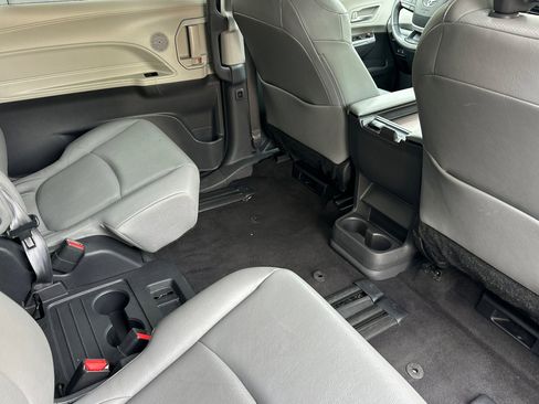 Used 2024 Toyota Sienna XLE image 19