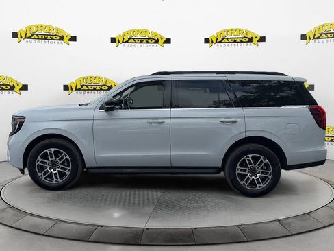 Used 2025 Ford Expedition Active RWD image 2