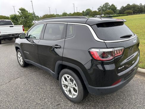 Used 2024 Jeep Compass Latitude AWD/4WD image 9