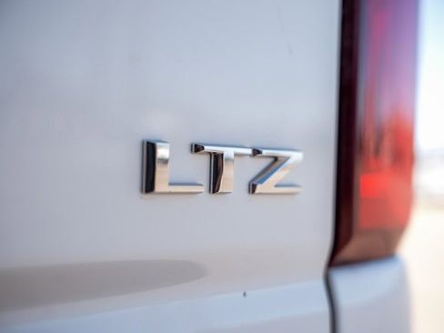 Used 2022 Chevrolet Silverado 2500 LTZ w/ LTZ Convenience Package image 11