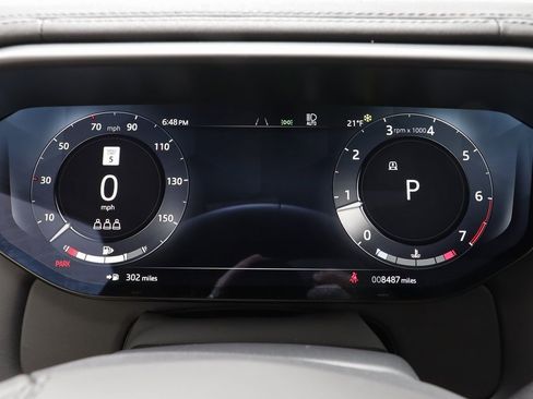 Used 2025 Land Rover Range Rover Sport SE image 8