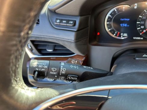 Used 2016 Cadillac Escalade Premium image 32