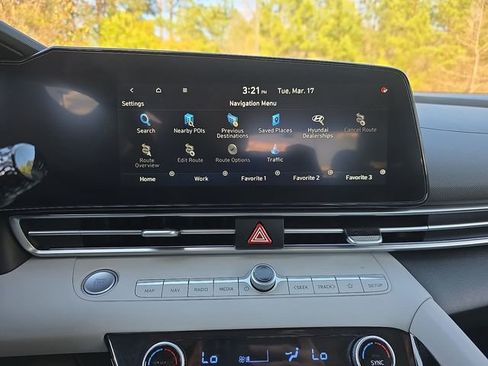Certified 2025 Hyundai Elantra Limited FWD image 34