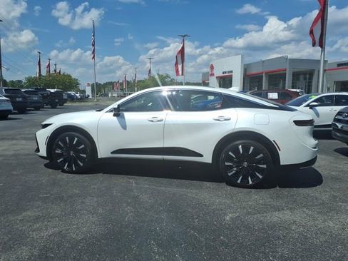 Used 2024 Toyota Crown Platinum image 3