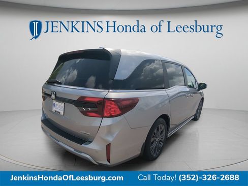 New 2026 Honda Odyssey Touring image 3