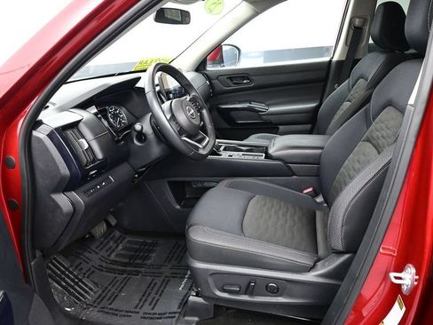 Used 2025 Nissan Pathfinder SV FWD image 15