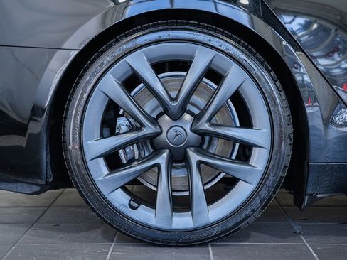Used 2022 Tesla Model S Plaid image 18