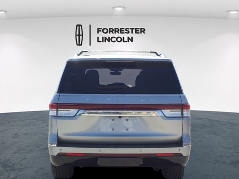 Certified 2023 Lincoln Navigator L Reserve AWD/4WD image 4