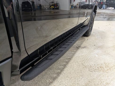 Used 2025 GMC Sierra 3500 AT4 w/ AT4 Premium Plus Package image 11