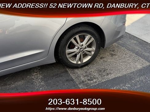 Used 2017 Hyundai Elantra SE FWD image 9