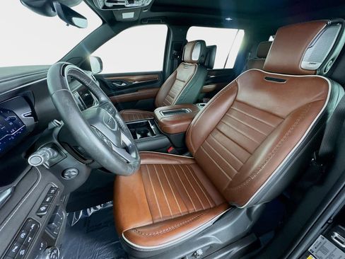 Used 2024 GMC Yukon XL Denali Ultimate AWD/4WD image 12