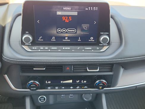 Used 2023 Nissan Rogue SV AWD/4WD image 22