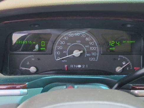 Used 2003 Lincoln Town Car Executive image 20