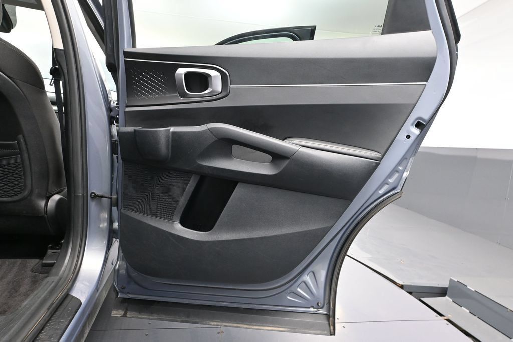 Used 2023 Kia Sorento LX AWD/4WD image 35