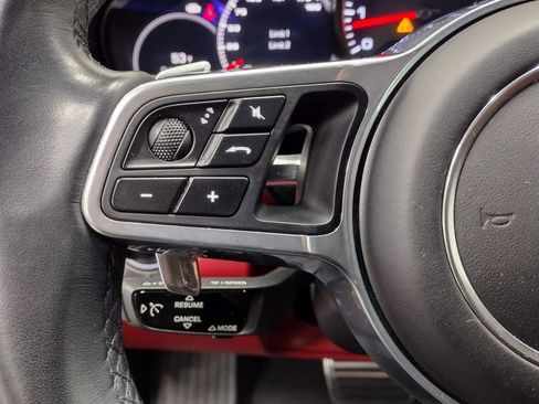 Used 2019 Porsche Cayenne S image 27