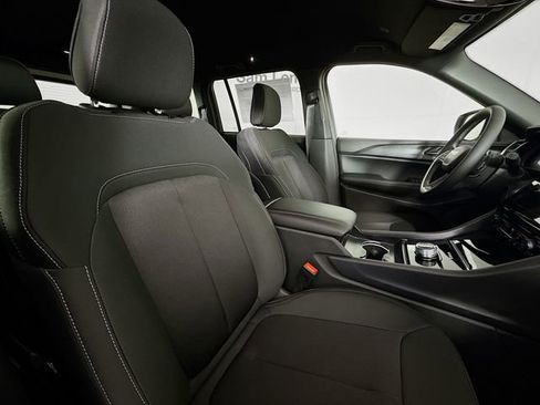 New 2025 Jeep Grand Cherokee Laredo image 25