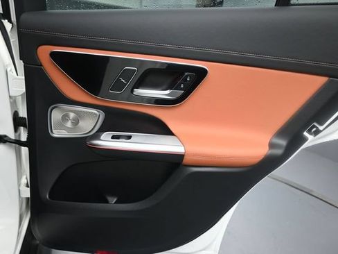 Used 2026 Mercedes-Benz GLC 300 image 28