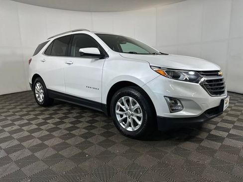 Used 2018 Chevrolet Equinox LT w/ Sun & Infotainment Package image 2