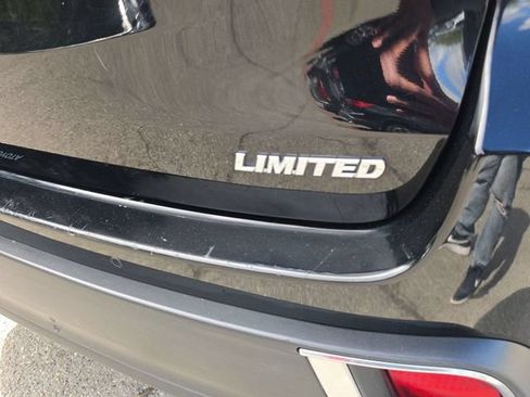 Used 2018 Toyota Highlander Limited FWD image 26