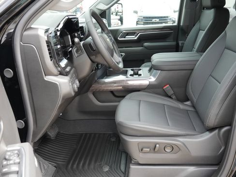 New 2026 Chevrolet Silverado 2500 LTZ w/ LTZ Premium Package AWD/4WD image 7