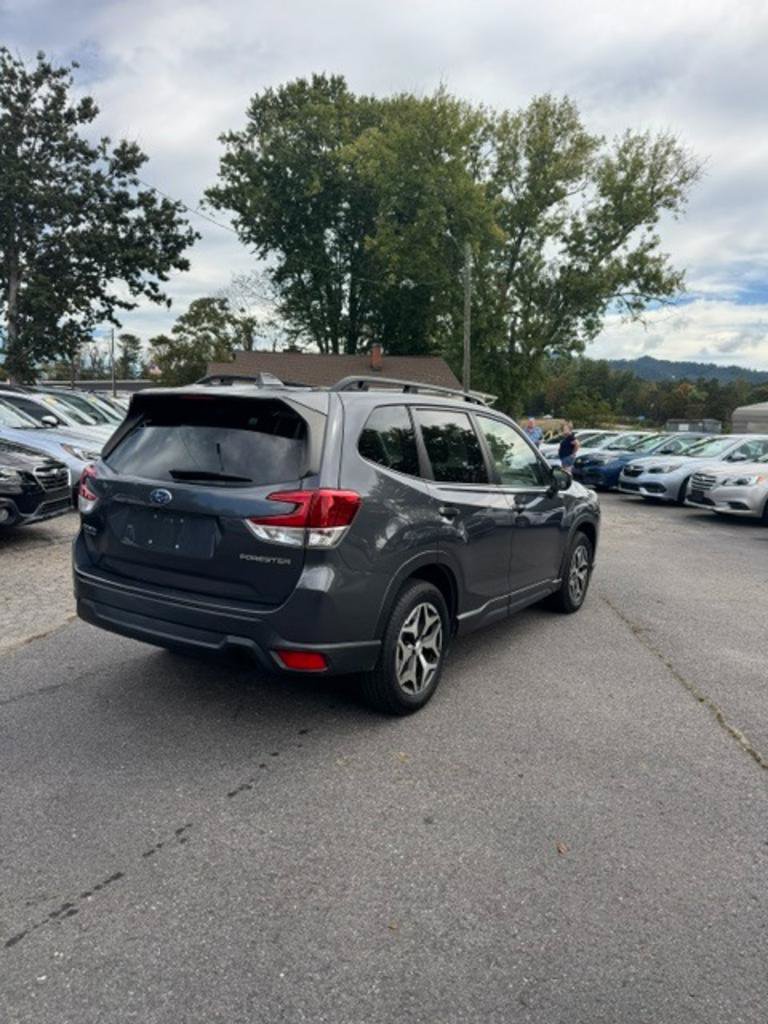 Used 2022 Subaru Forester Premium AWD/4WD image 4