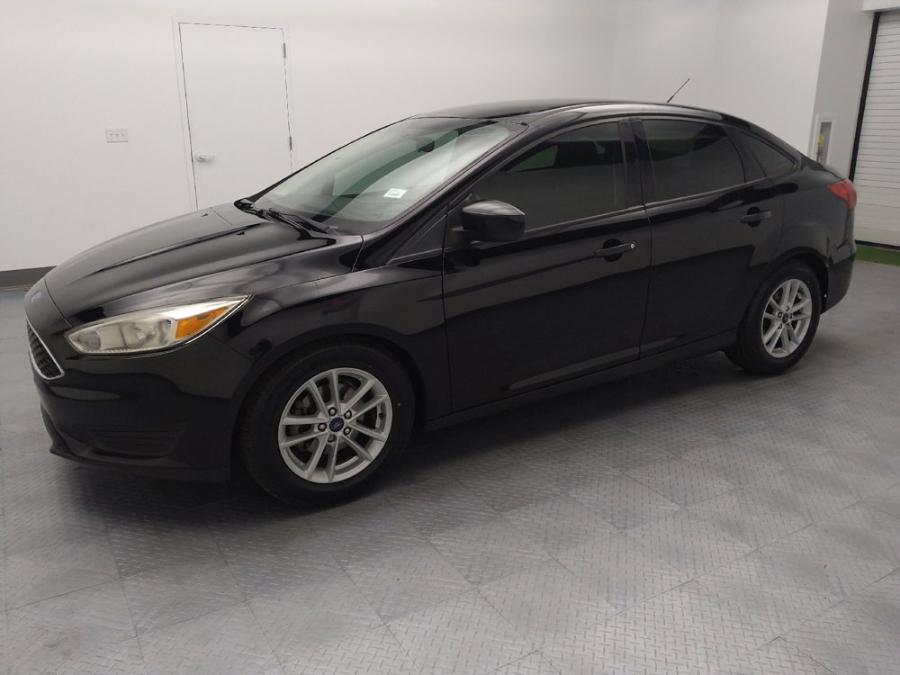 Used 2018 Ford Focus SE FWD image 2