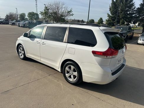 Used 2013 Toyota Sienna LE FWD image 35