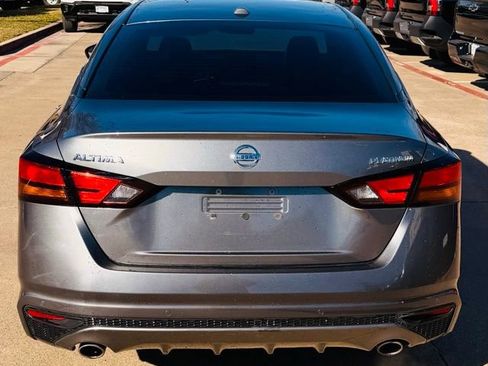 Used 2020 Nissan Altima 2.5 Platinum image 3