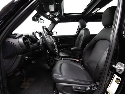 Used 2021 MINI Cooper 4-Door Hardtop image 4