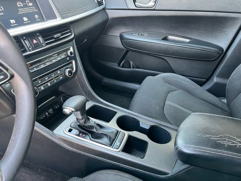 Used 2020 Kia Optima LX image 32