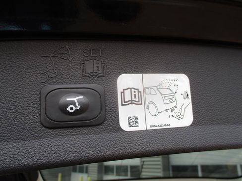 Used 2019 Ford Escape Titanium image 11