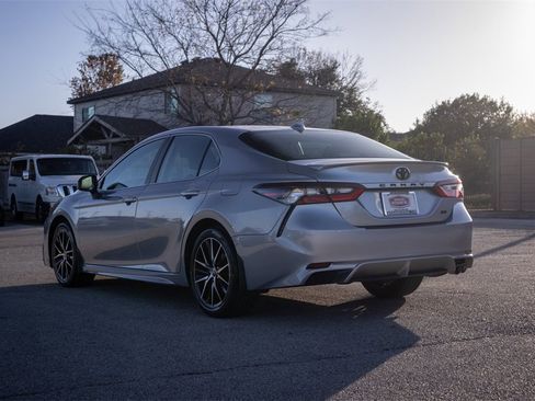 Used 2023 Toyota Camry SE image 6