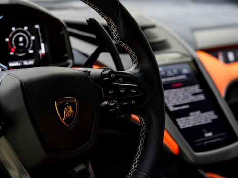 Used 2025 Lamborghini Revuelto AWD/4WD image 18