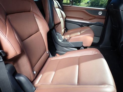 New 2025 Lincoln Navigator Reserve image 13