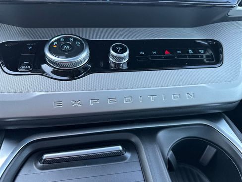 New 2025 Ford Expedition Active image 18