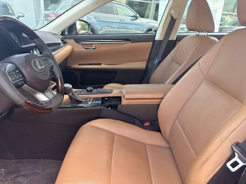 Used 2017 Lexus ES 350 w/ Premium Package FWD image 2