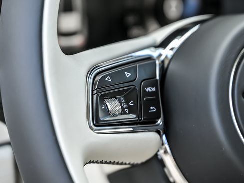 New 2026 Bentley Bentayga AWD/4WD image 25