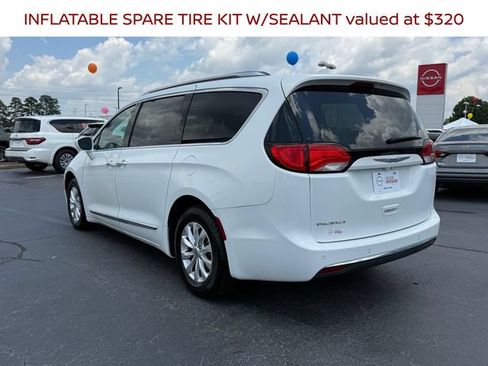 Used 2019 Chrysler Pacifica Touring-L FWD image 5