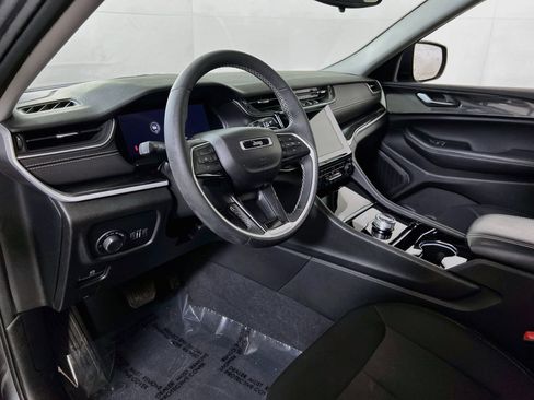 Used 2023 Jeep Grand Cherokee Laredo w/ Luxury Tech Group I image 9