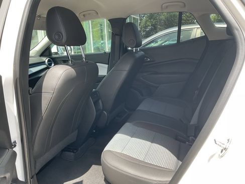 Used 2025 Chevrolet Trax LT FWD image 9