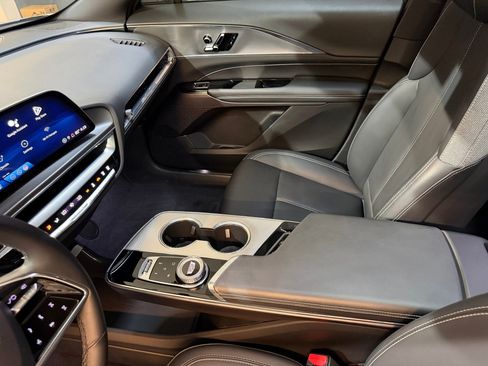 Certified 2024 Cadillac Lyriq Tech RWD image 35
