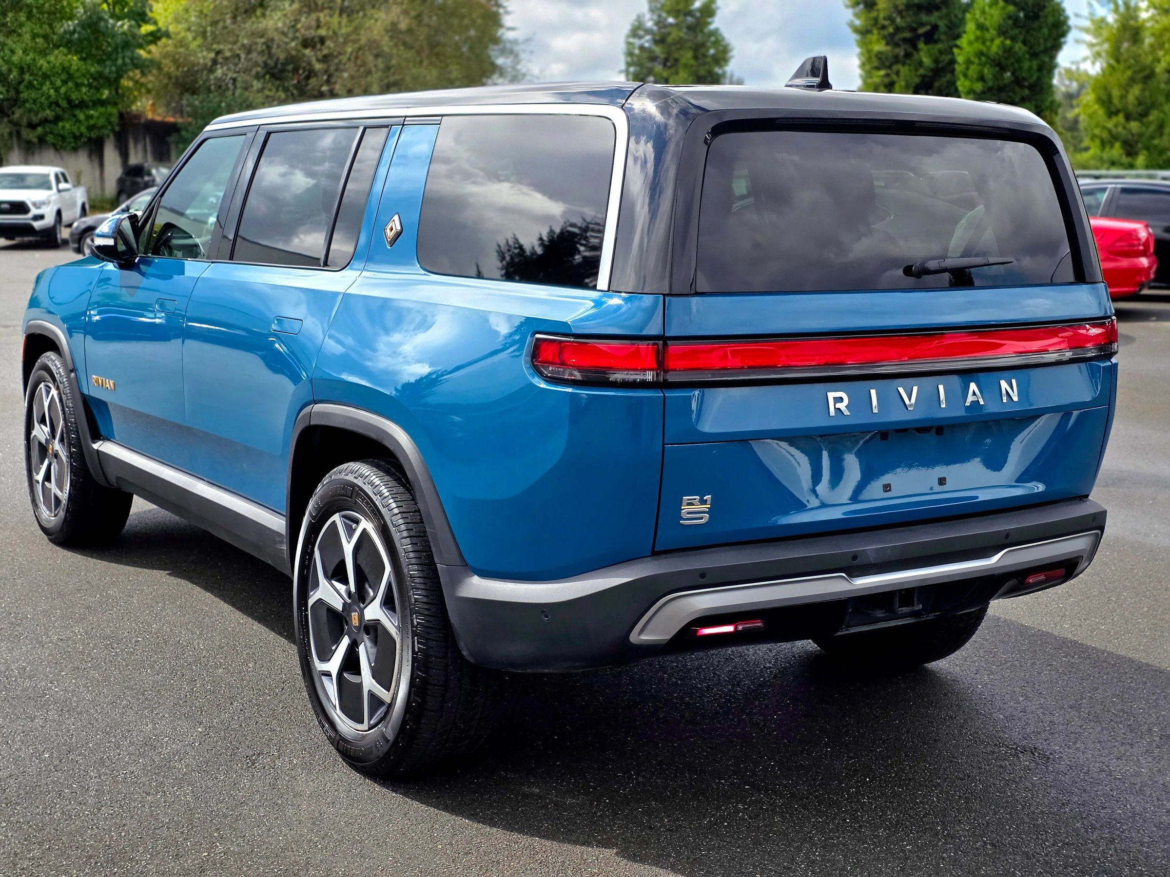 Used 2023 Rivian R1S Adventure Quad AWD/4WD image 10