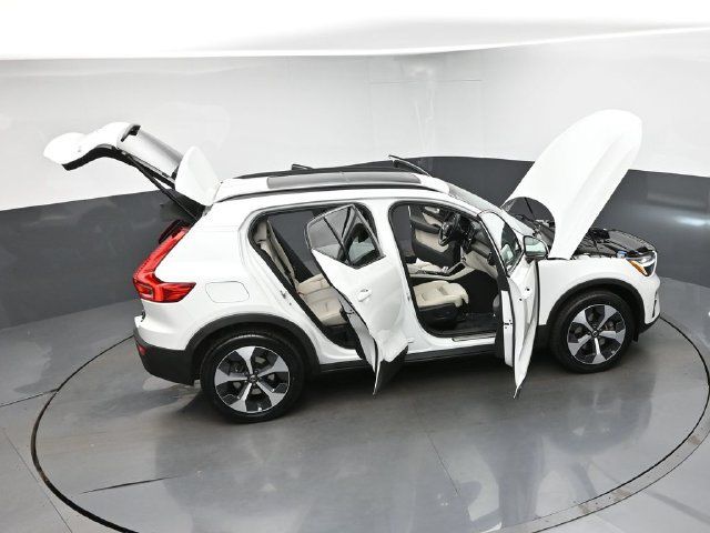 Used 2023 Volvo XC40 B5 Plus w/ Protection Package Premier AWD/4WD image 49