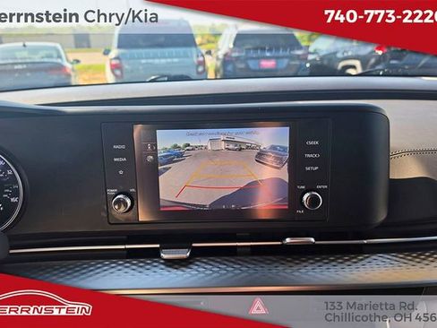 Used 2024 Kia Carnival LX FWD image 16
